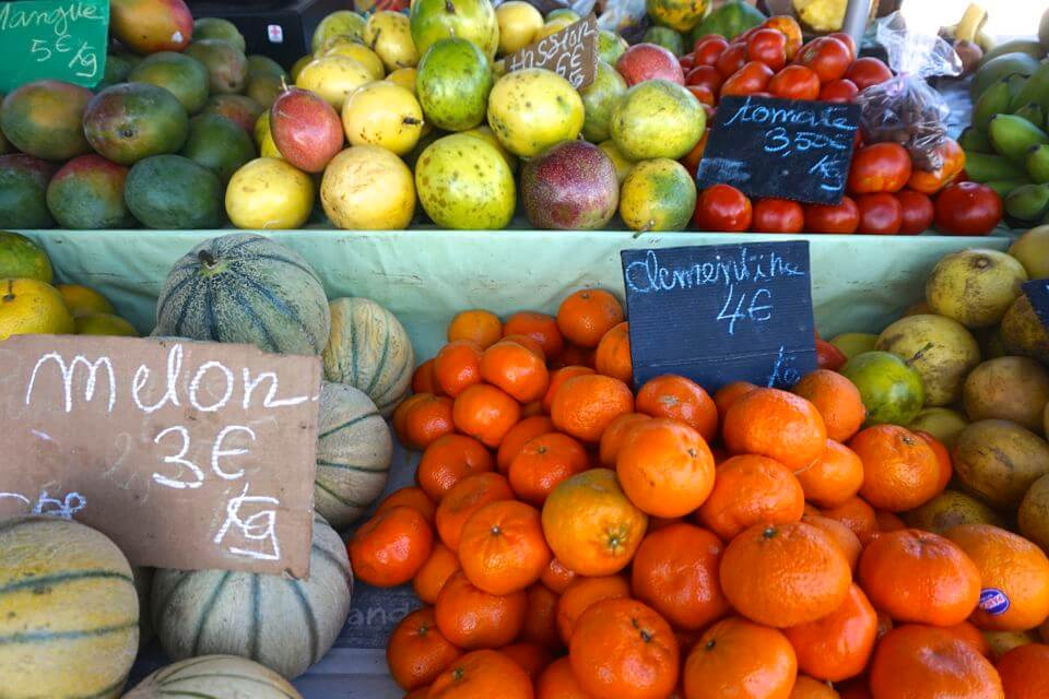 marche sainte anne guadeloupe