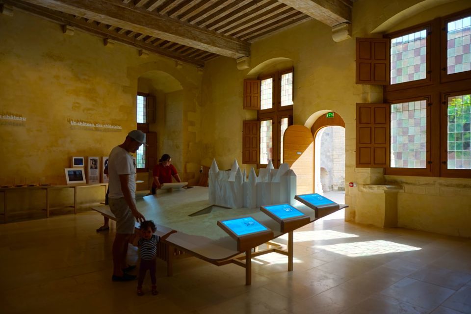 Visiter le village et le chateau de Chateauneuf