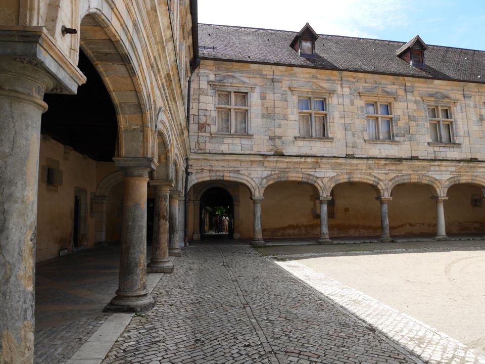 palais granvelle visiter besancon