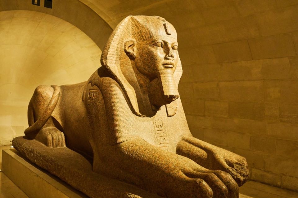 LOUVRE INSOLITE