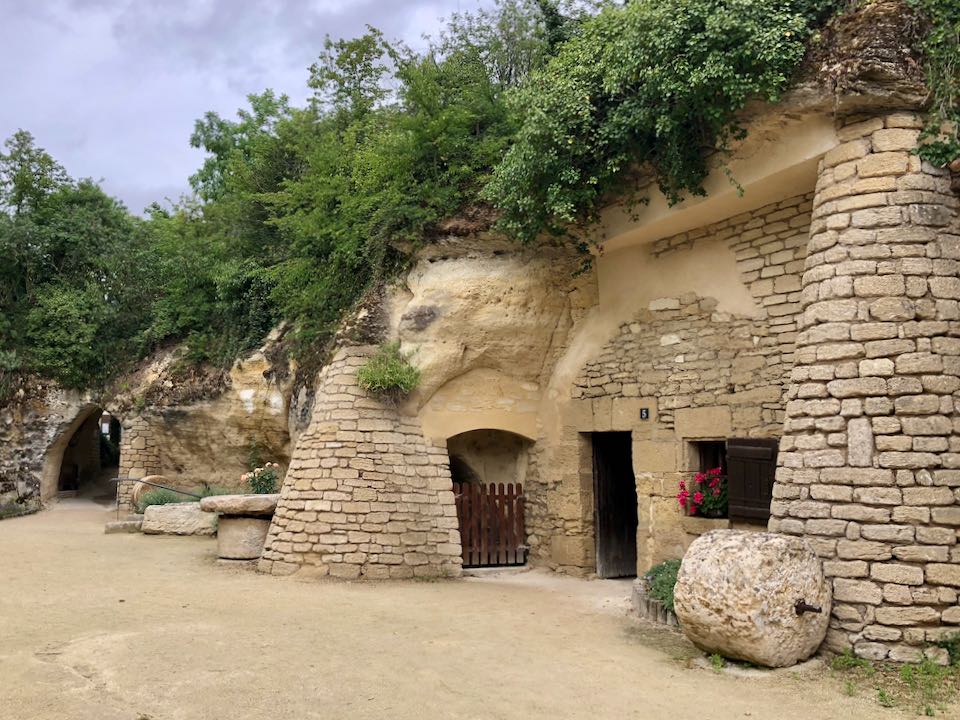 village troglodyte saumur rochemenier