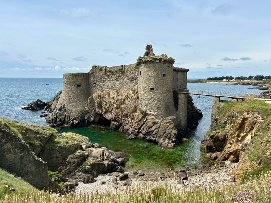 VIEUX CHATEAU ILE YEU